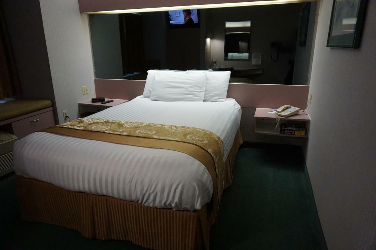 Centerway Hotel Buffalo Тонаванда Экстерьер фото